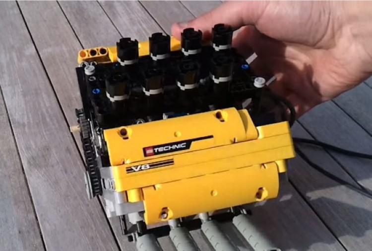 Motor V8 feito de Lego funciona com ar comprimido