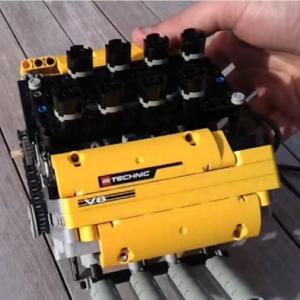 Motor V8 feito de Lego funciona com ar comprimido